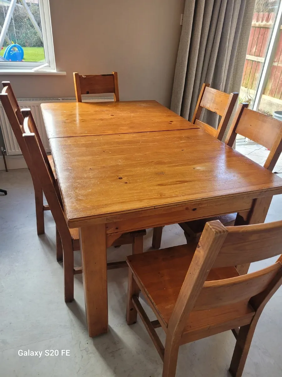 Kitchen table and chairs - Image 1