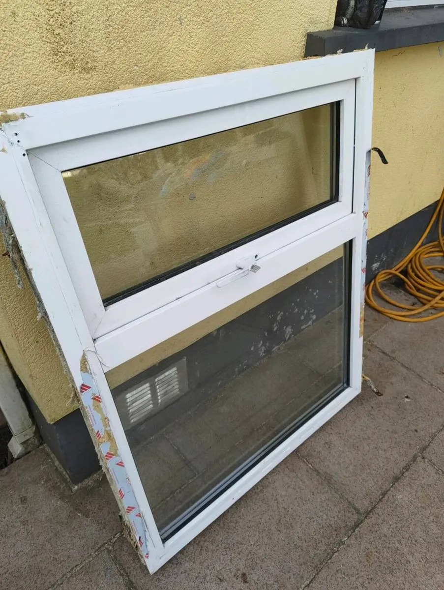 Pvc window 900mm x 1090mm - Image 1