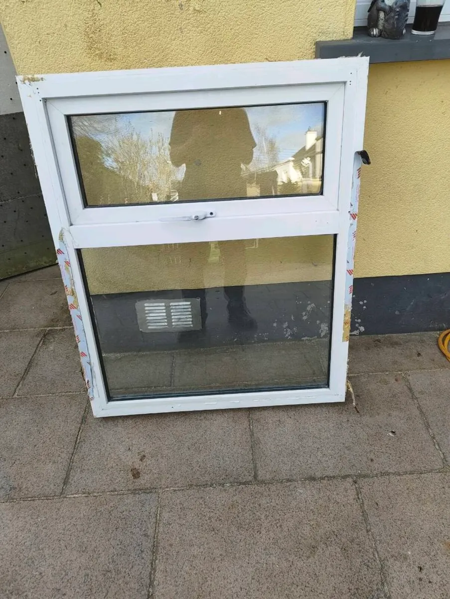 Pvc window 900mm x 1090mm - Image 3