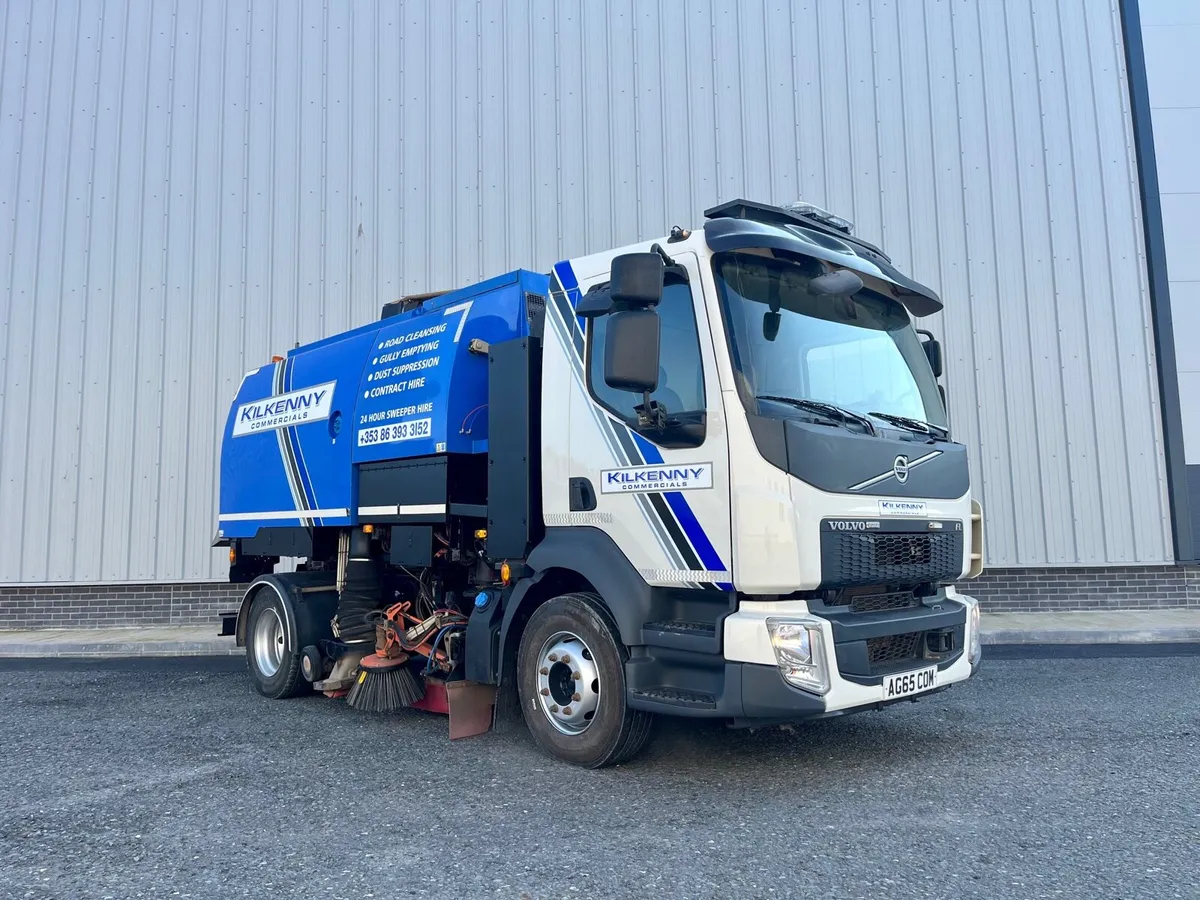 Volvo FL Stock Sweeper - Image 2
