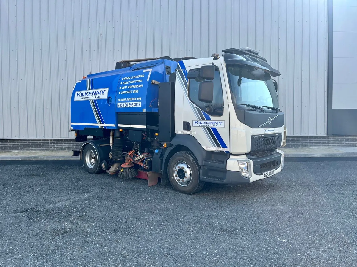 Volvo FL Stock Sweeper - Image 3