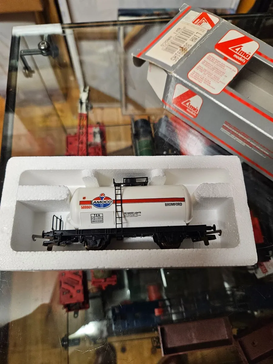 Hornby Lima OO Gauge Wagon - Image 1