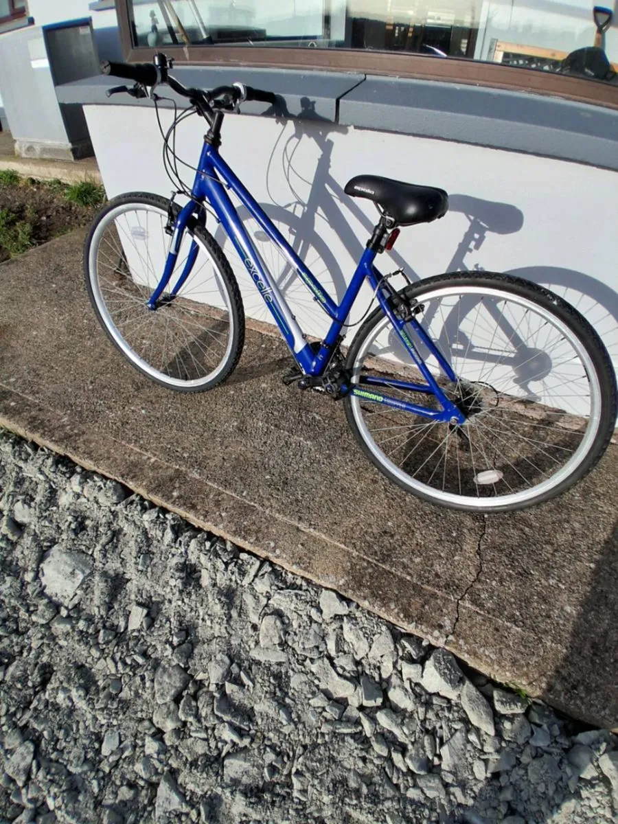 Ladies bicycle - Image 1