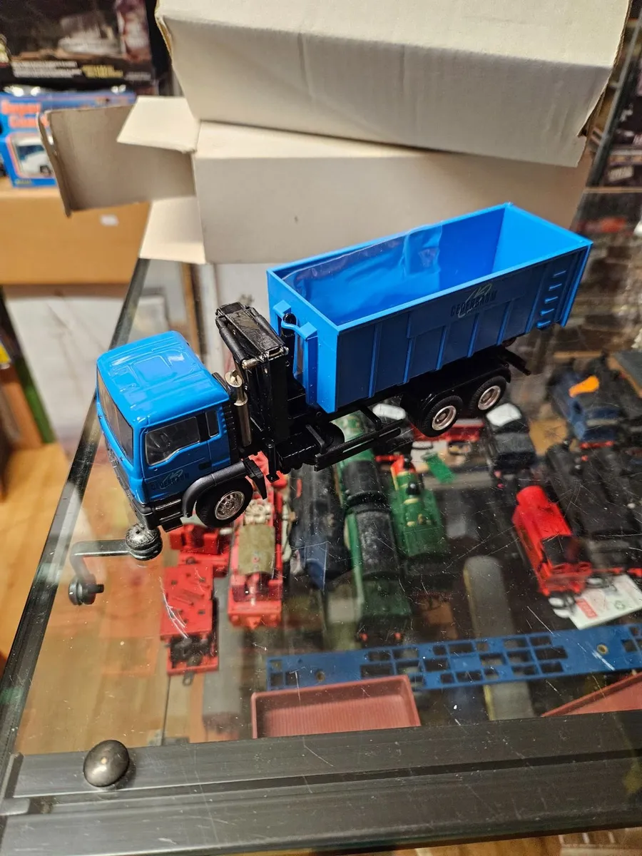 Corgi Conrad MAN Skip Truck 1.50 - Image 2