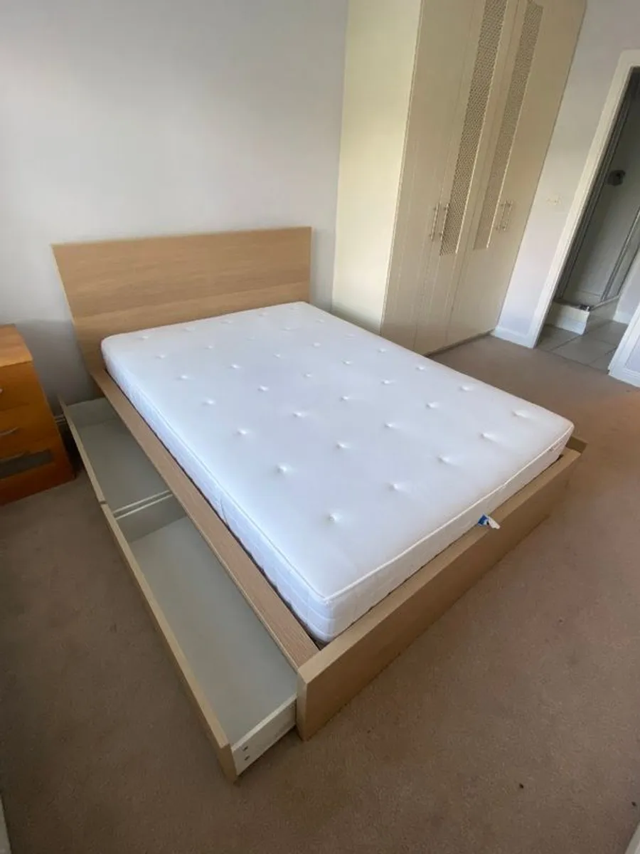 Double Bed - Image 3