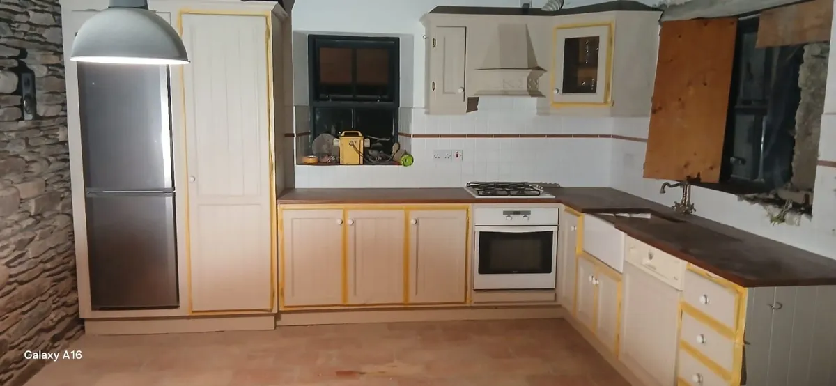 Kitchen and wardrobes - Image 4