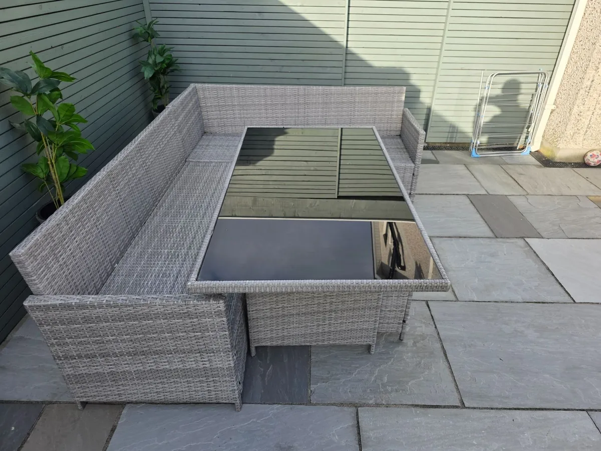 Garden furniture - Image 1
