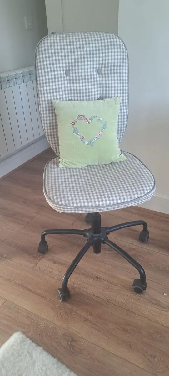 Office chair - Image 1