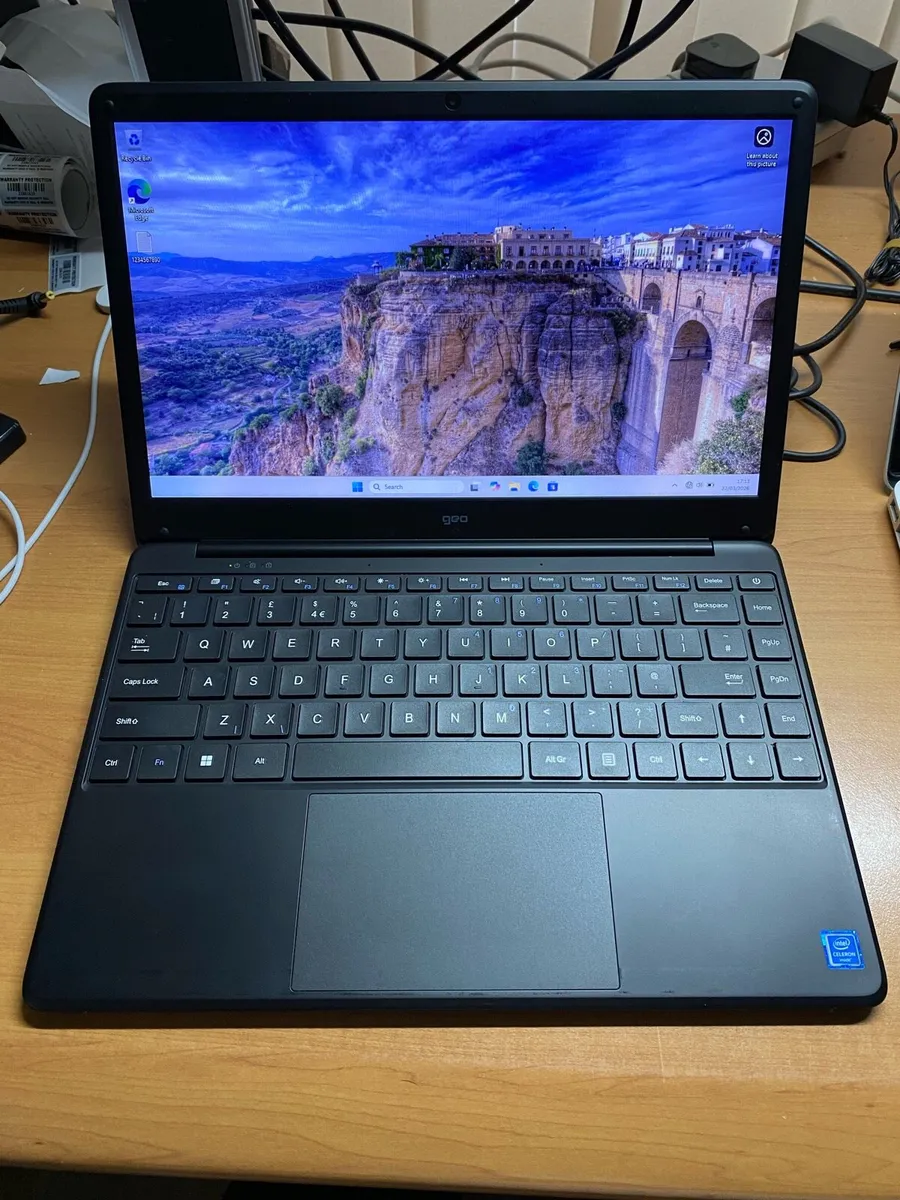 Laptop for sale windows 11 like new - Image 1