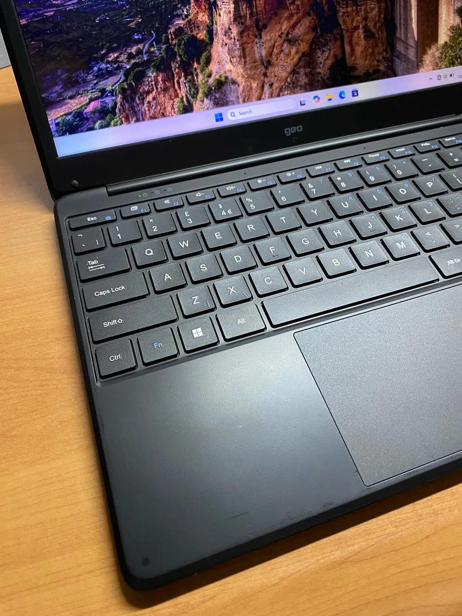 Laptop for sale windows 11 like new - Image 3