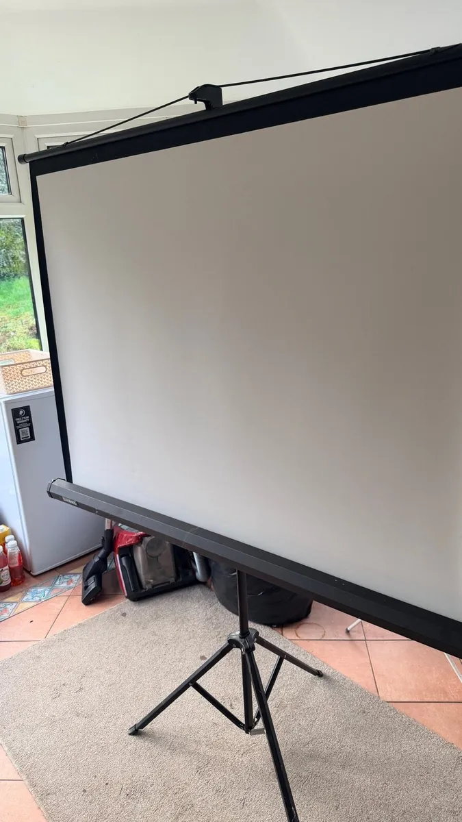 Portable Projector Screen - Image 1