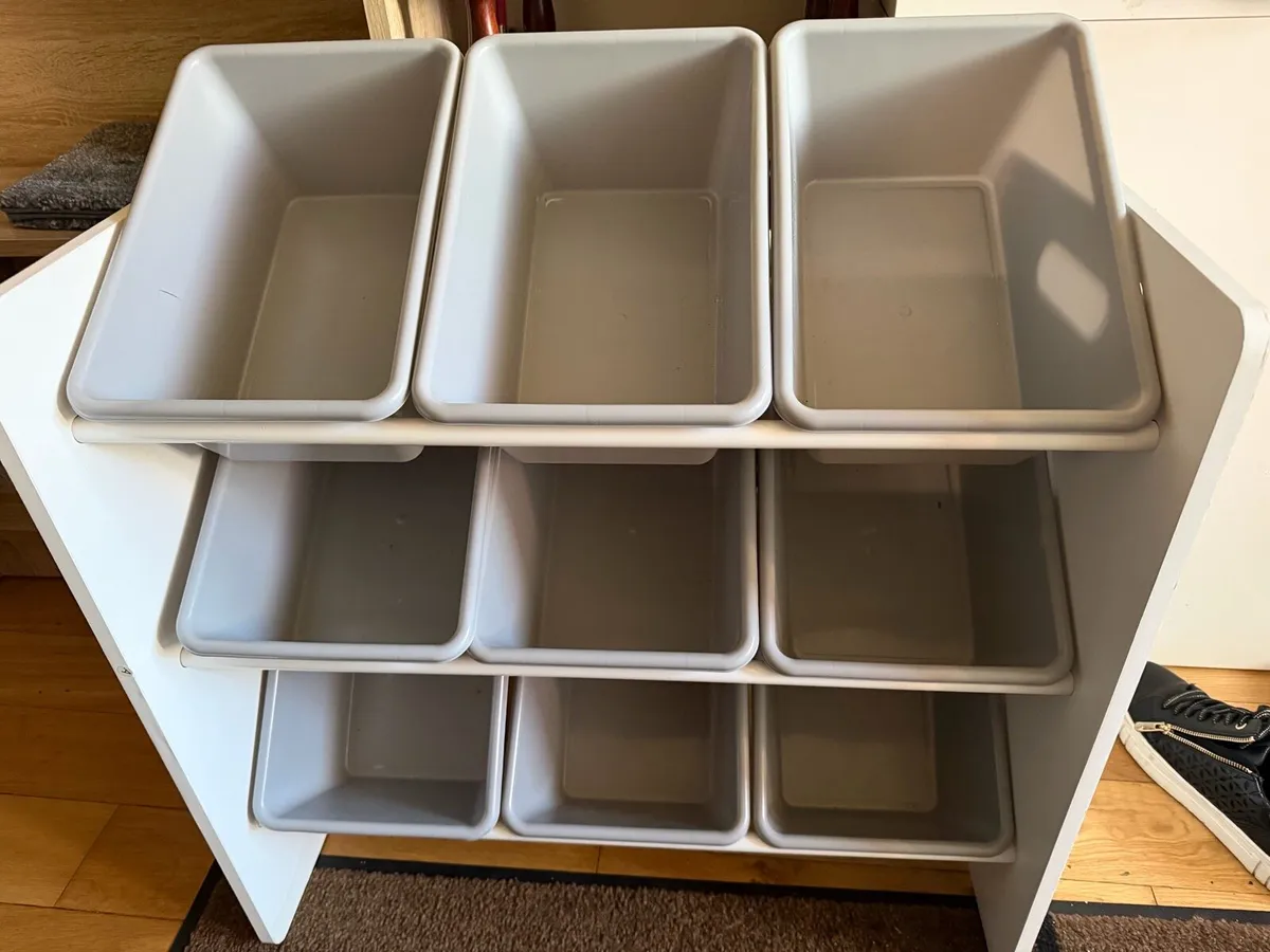 Storage unit - Image 1