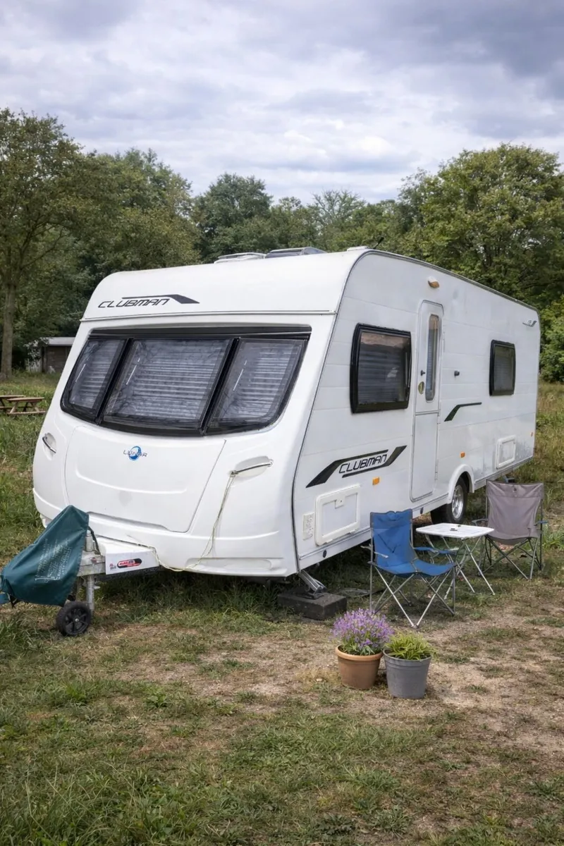 Lunar C37 Clubman SE Caravan - Image 1