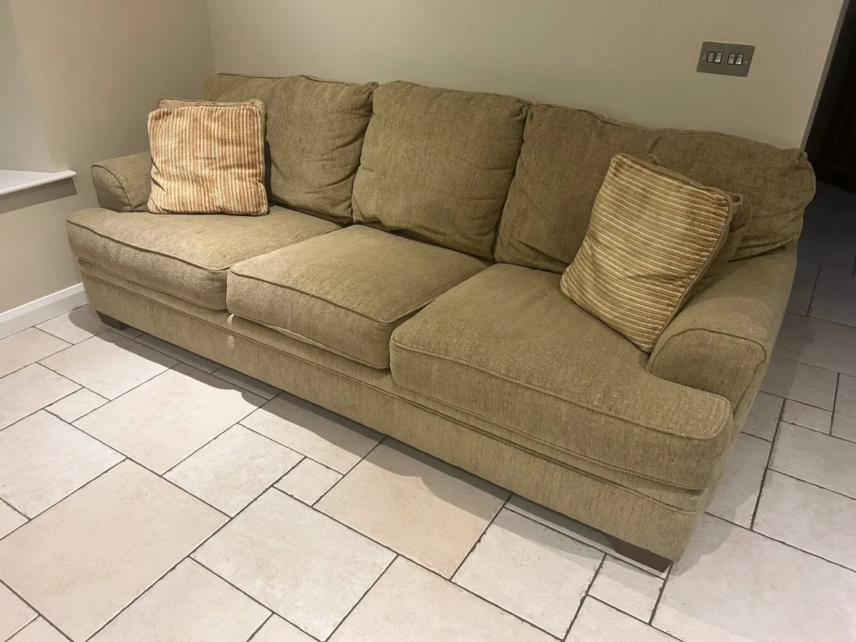 Suite of furniture - Image 1