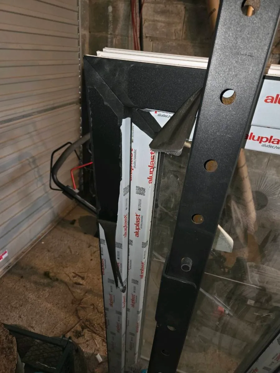 1 x Window - Image 2