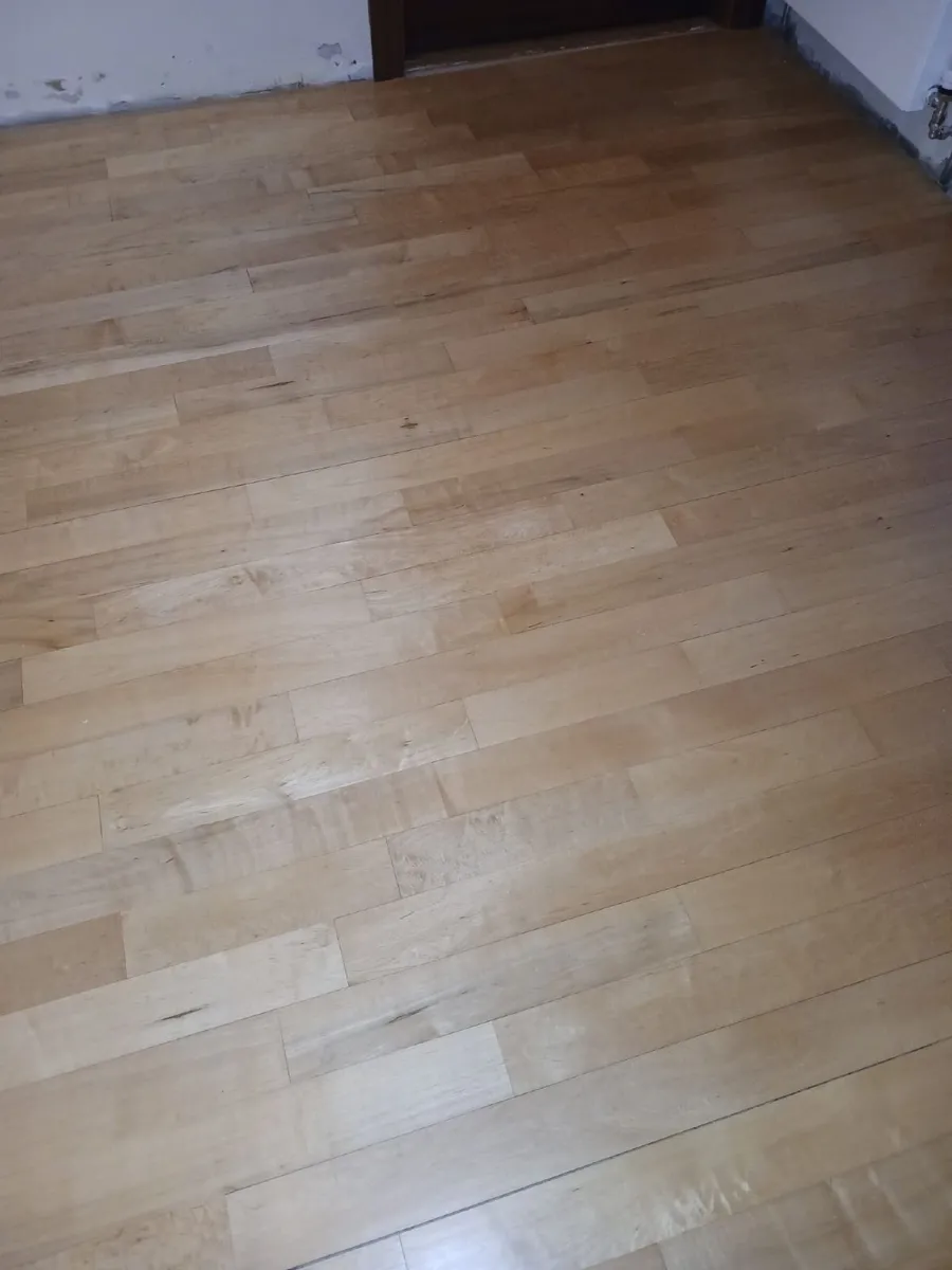 Used solid wooden flooring - Image 1