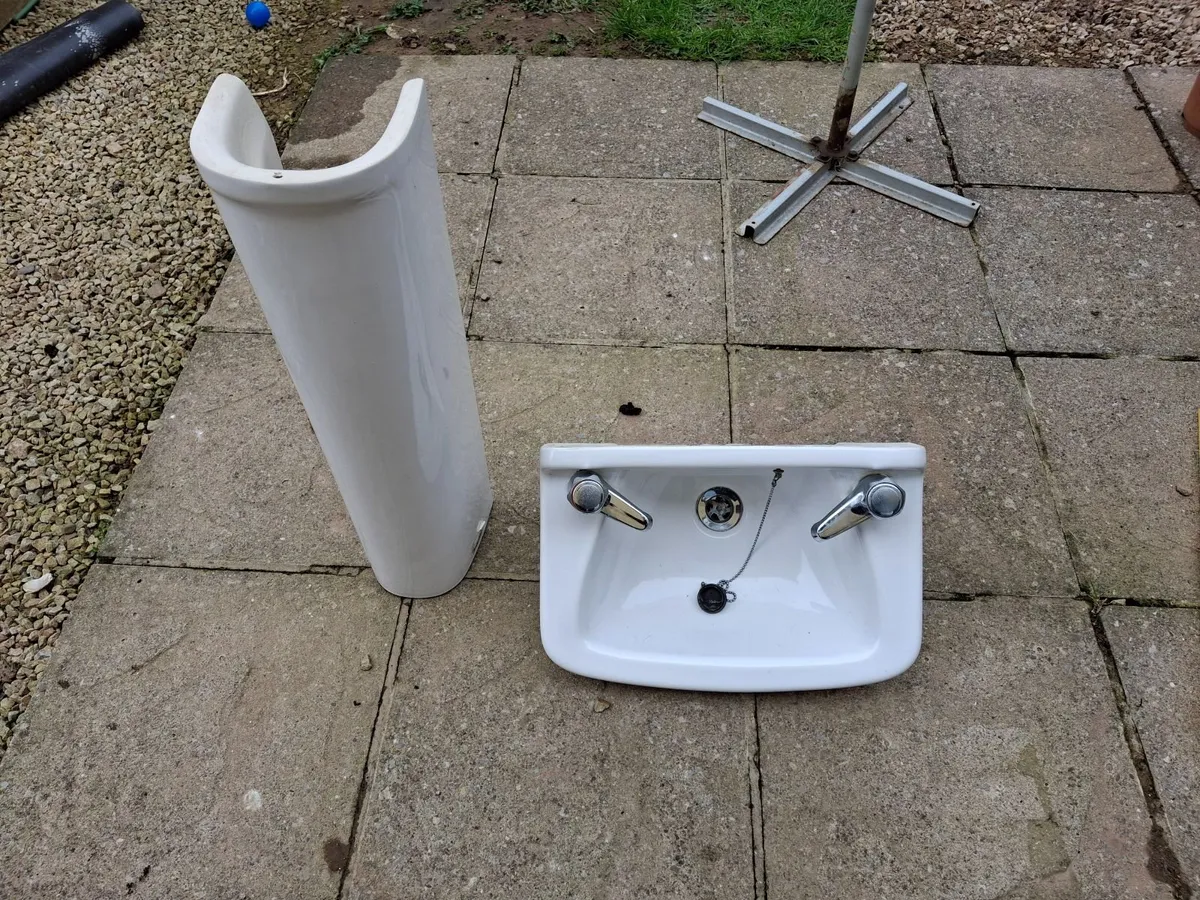 Bathroom Sink & Pedestal (Taps Included) - Image 1