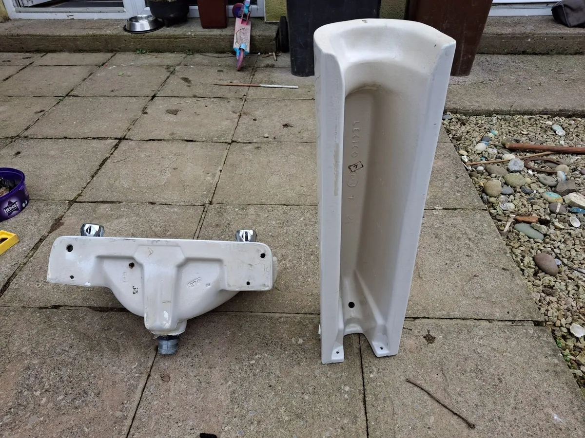 Bathroom Sink & Pedestal (Taps Included) - Image 2