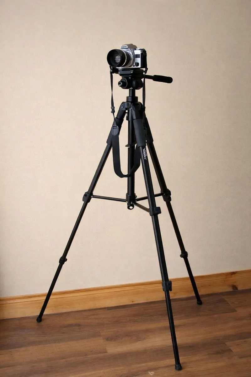 Minolta Film Camera + Tripod – Fully Working – €50 - Image 1