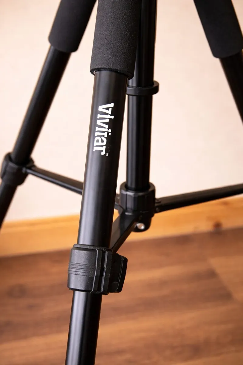 Minolta Film Camera + Tripod – Fully Working – €50 - Image 4