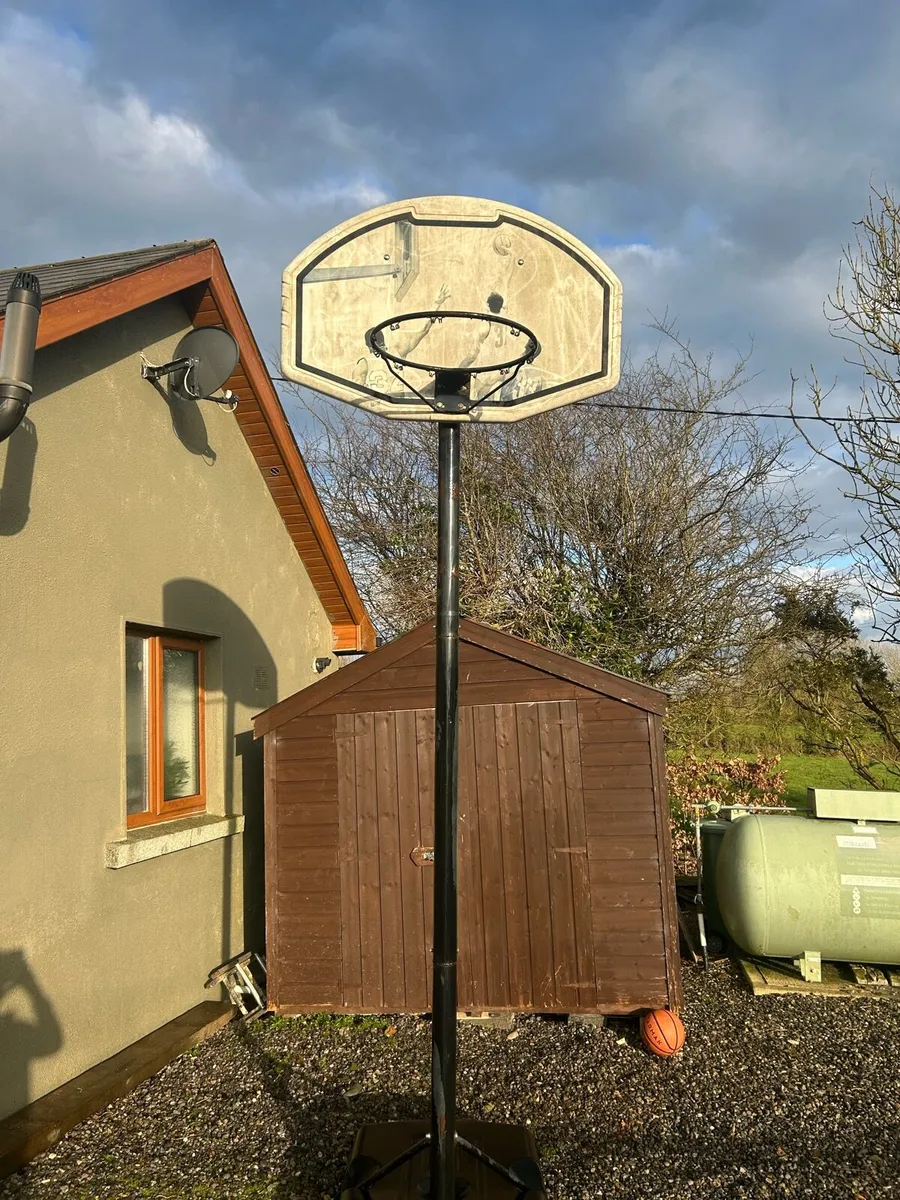 Basketball hoop - Image 1