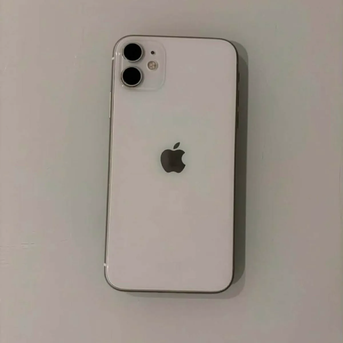 IPhone 11 - Image 1