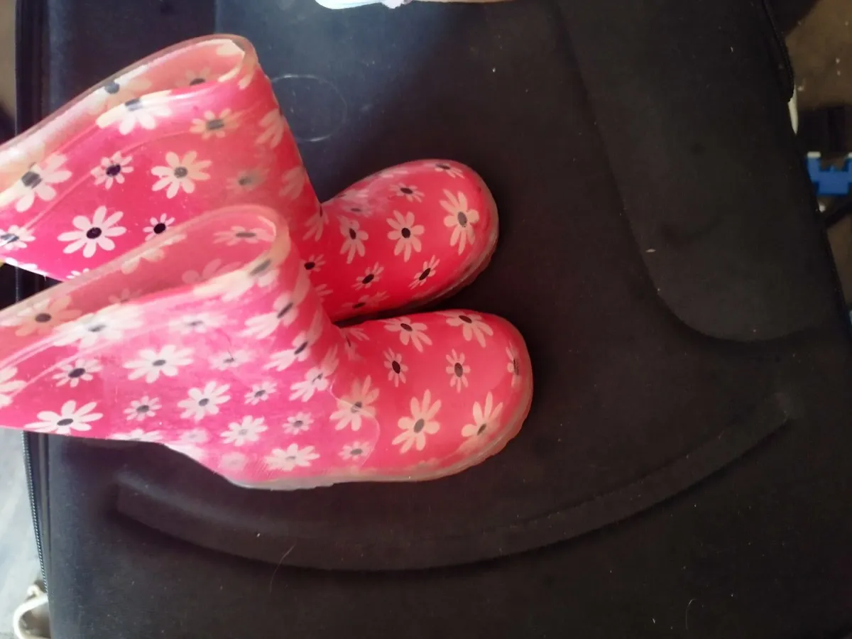 Girls wellington boots - Image 2