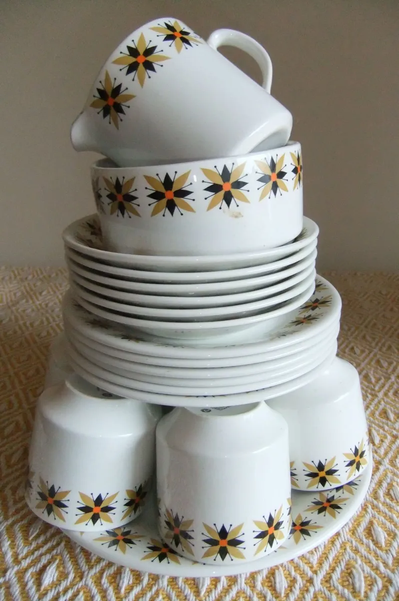 Arklow Pottery Star Dust Pattern 21 Pieces - Image 1