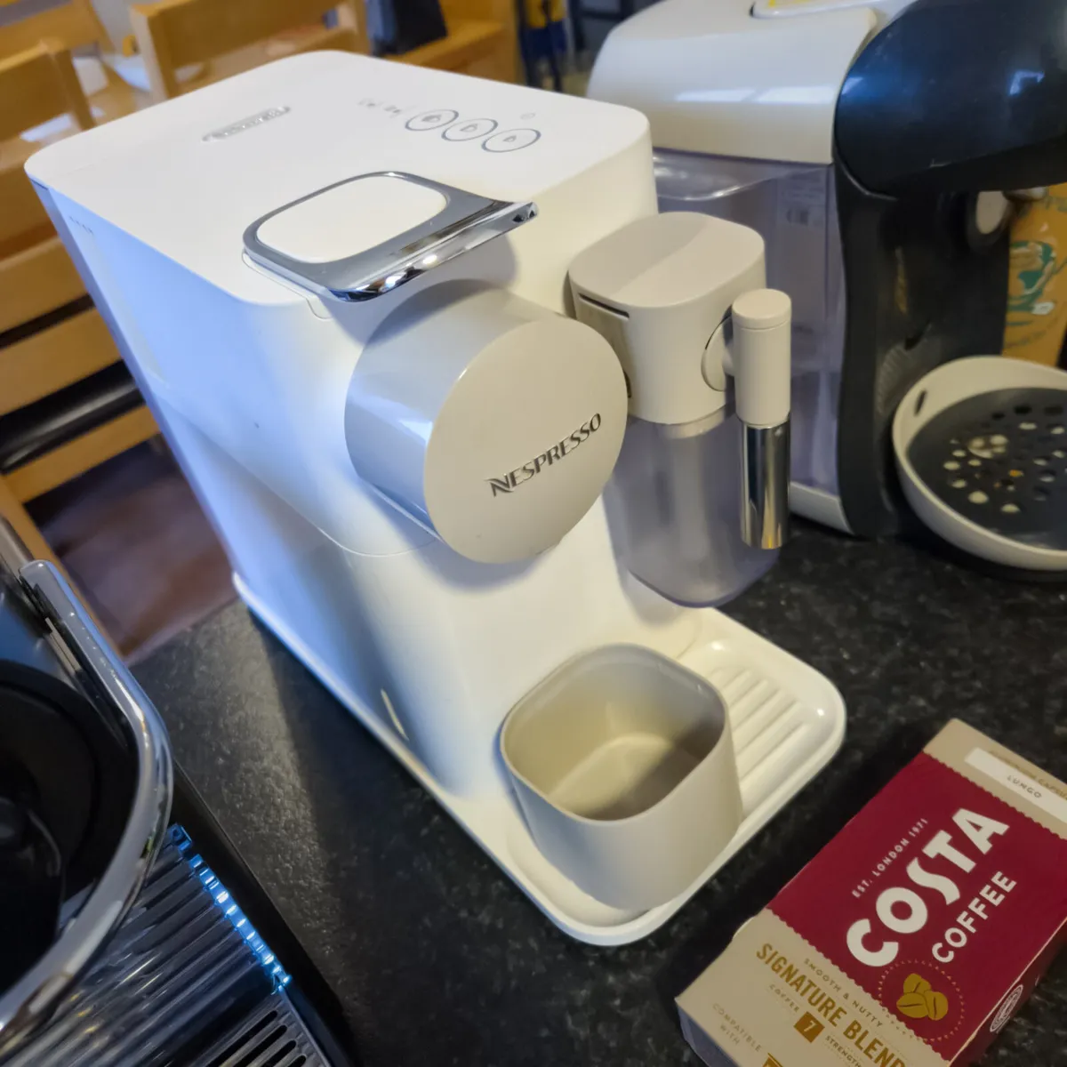 DeLonghi Nespresso Lattissima One Coffee Machine - Image 3