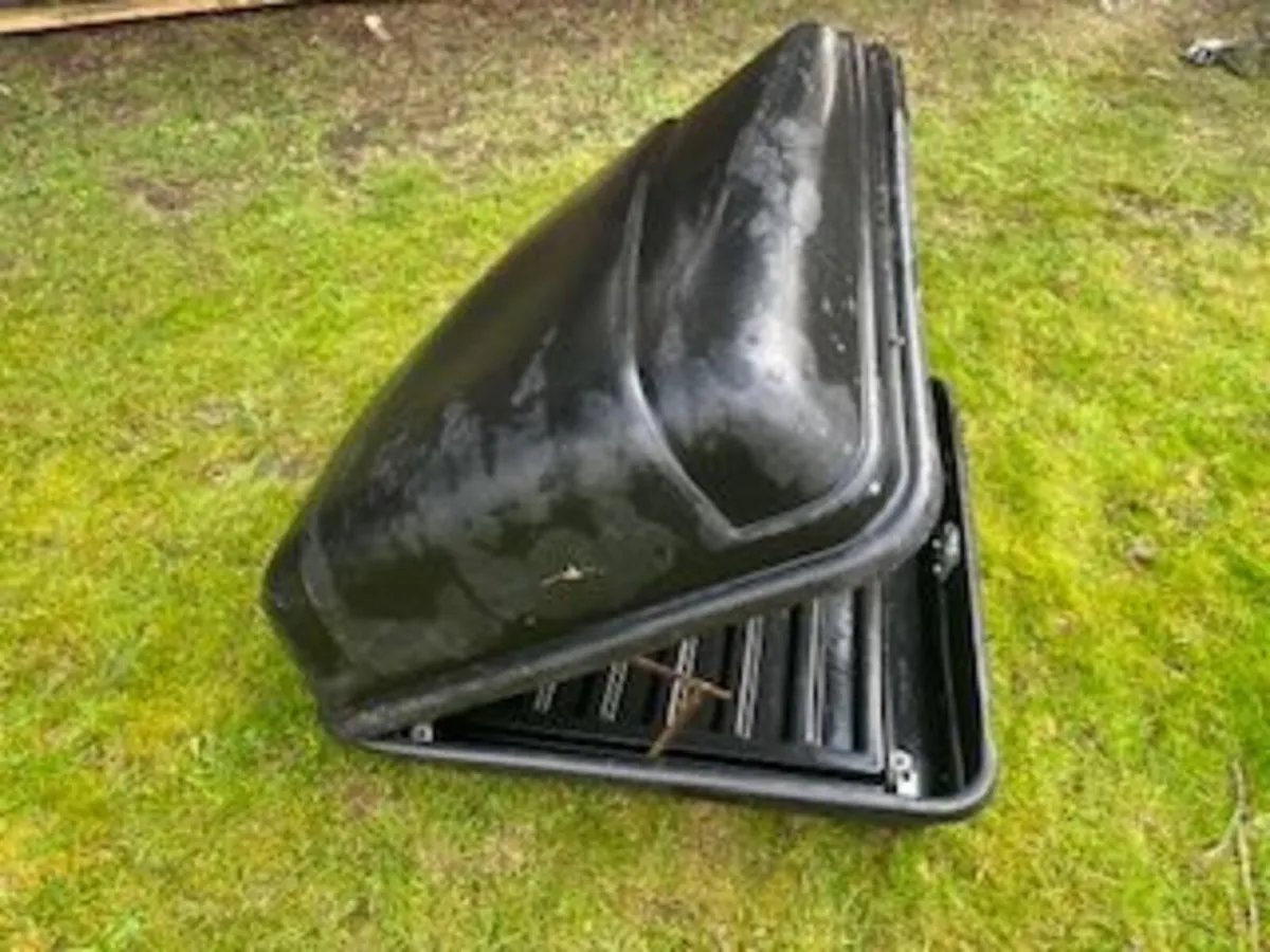 roof box - Image 1