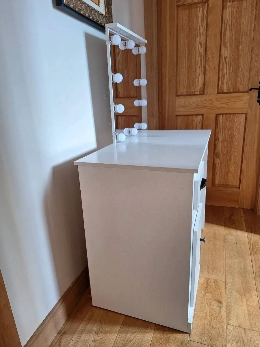 Vanity table - Image 2