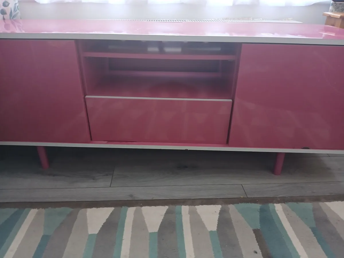 TV and media unit - Image 1