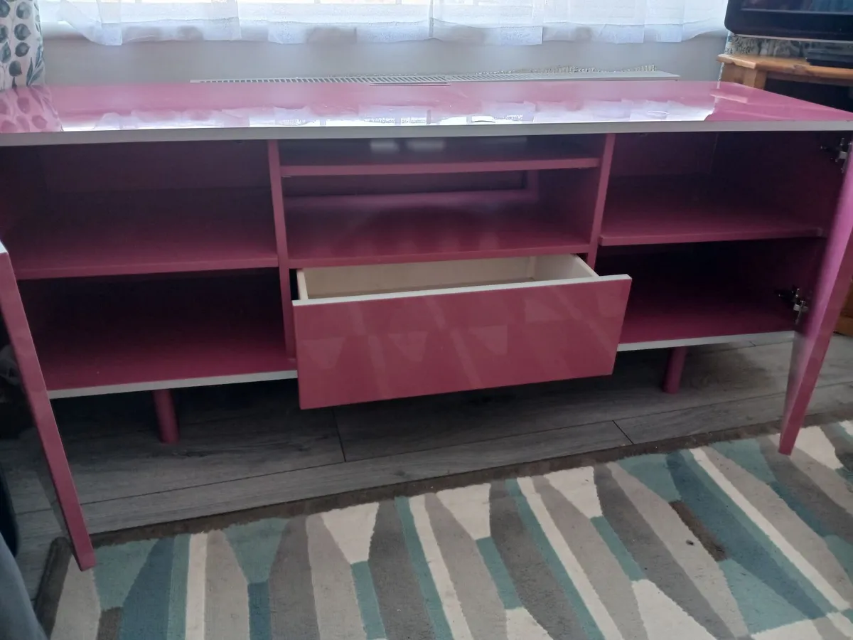 TV and media unit - Image 2