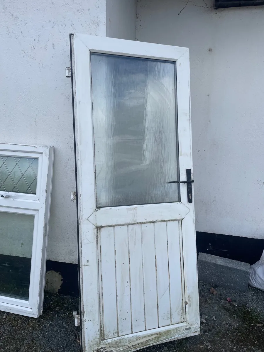4x PVC windows 1x PVC door - Image 2