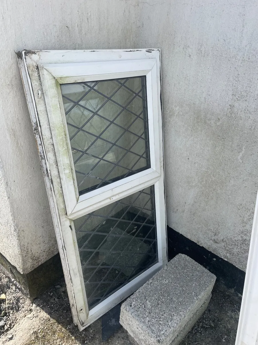 4x PVC windows 1x PVC door - Image 4