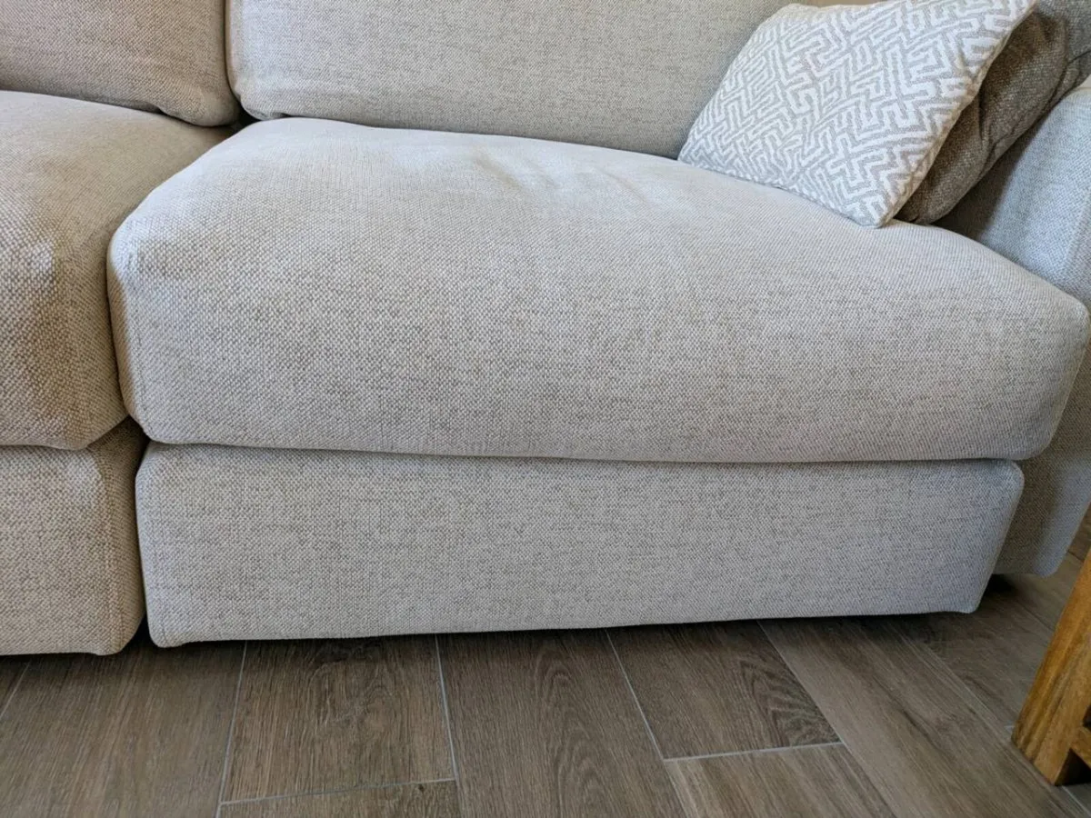 FAMA 3 Seater sofa and Chair - Image 4