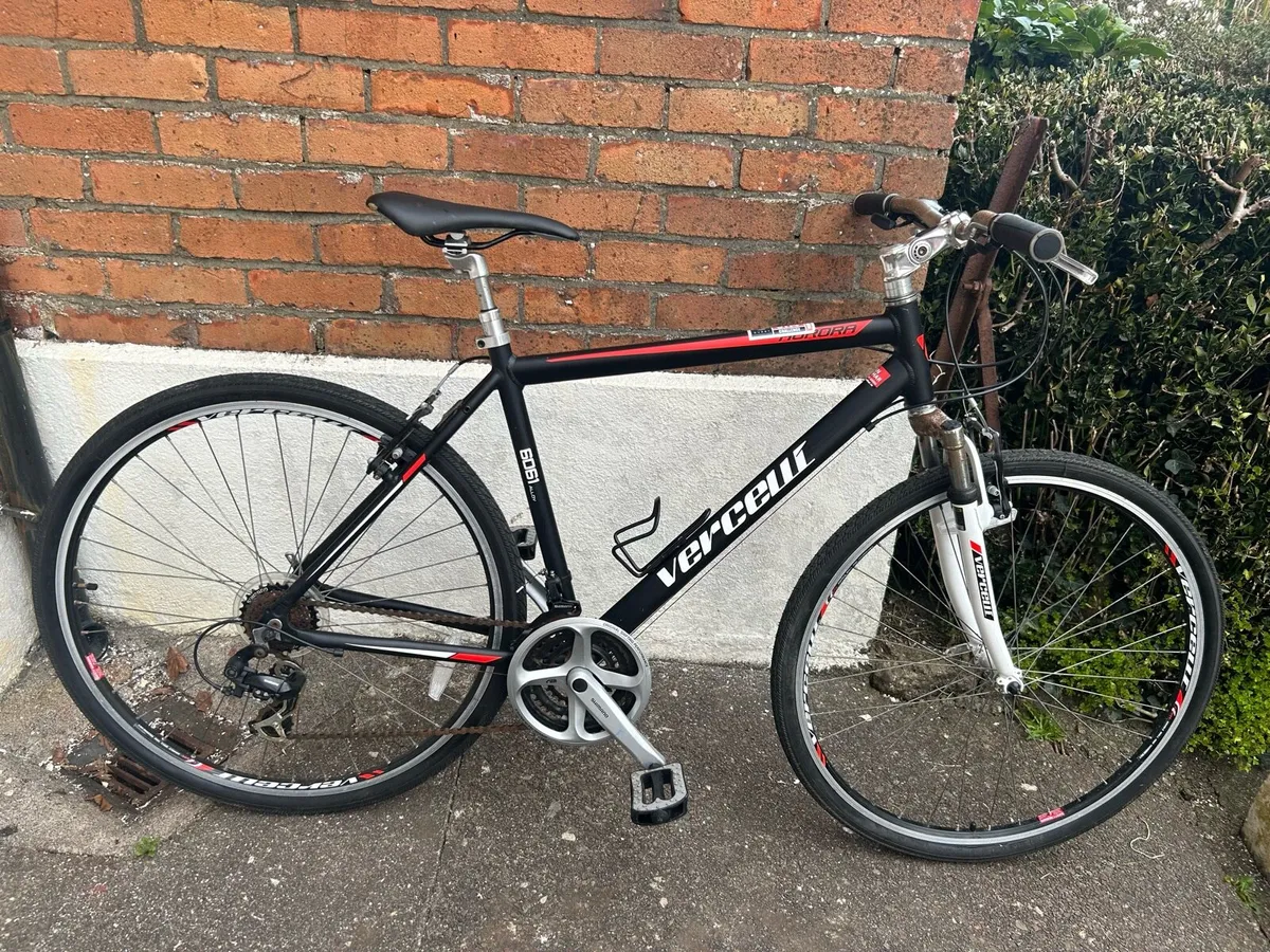 Vercelli Aurora 21-speed hybrid men’s bike - Image 1