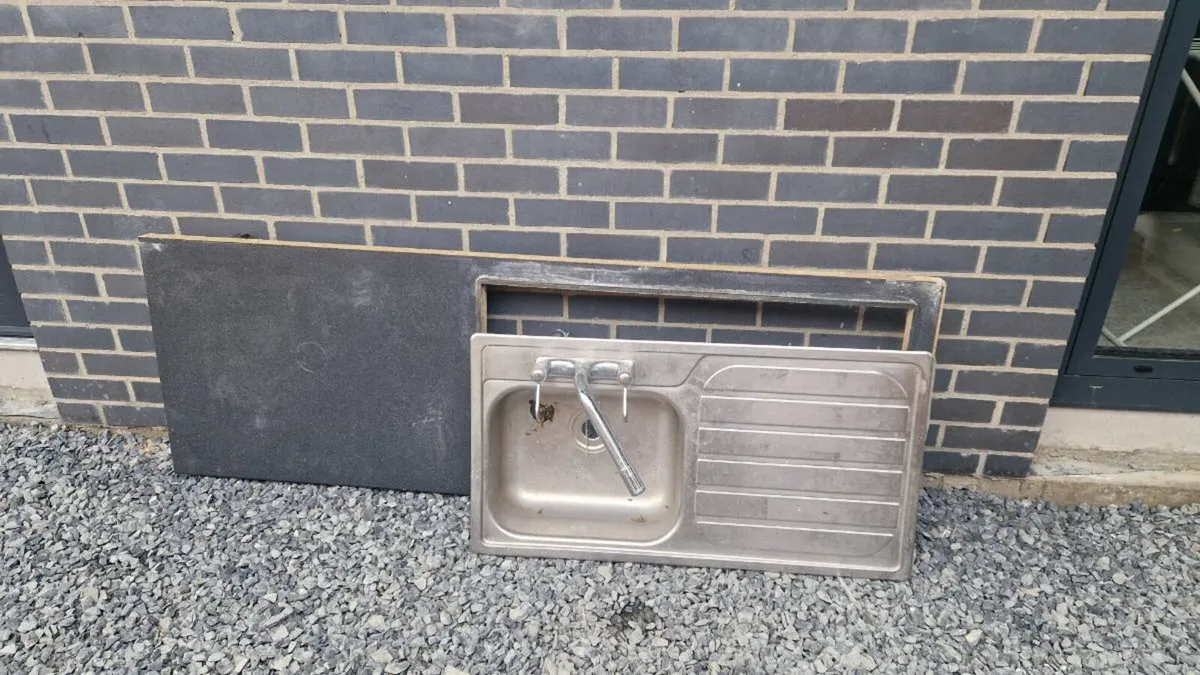 Kitchen sink - Image 1