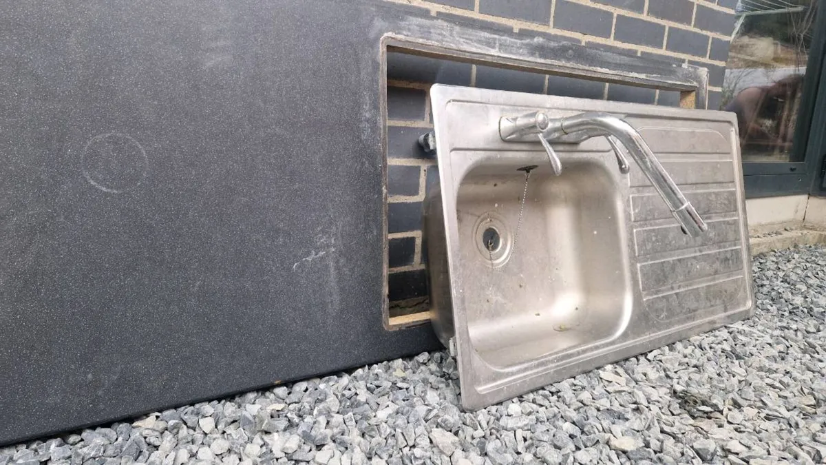 Kitchen sink - Image 2