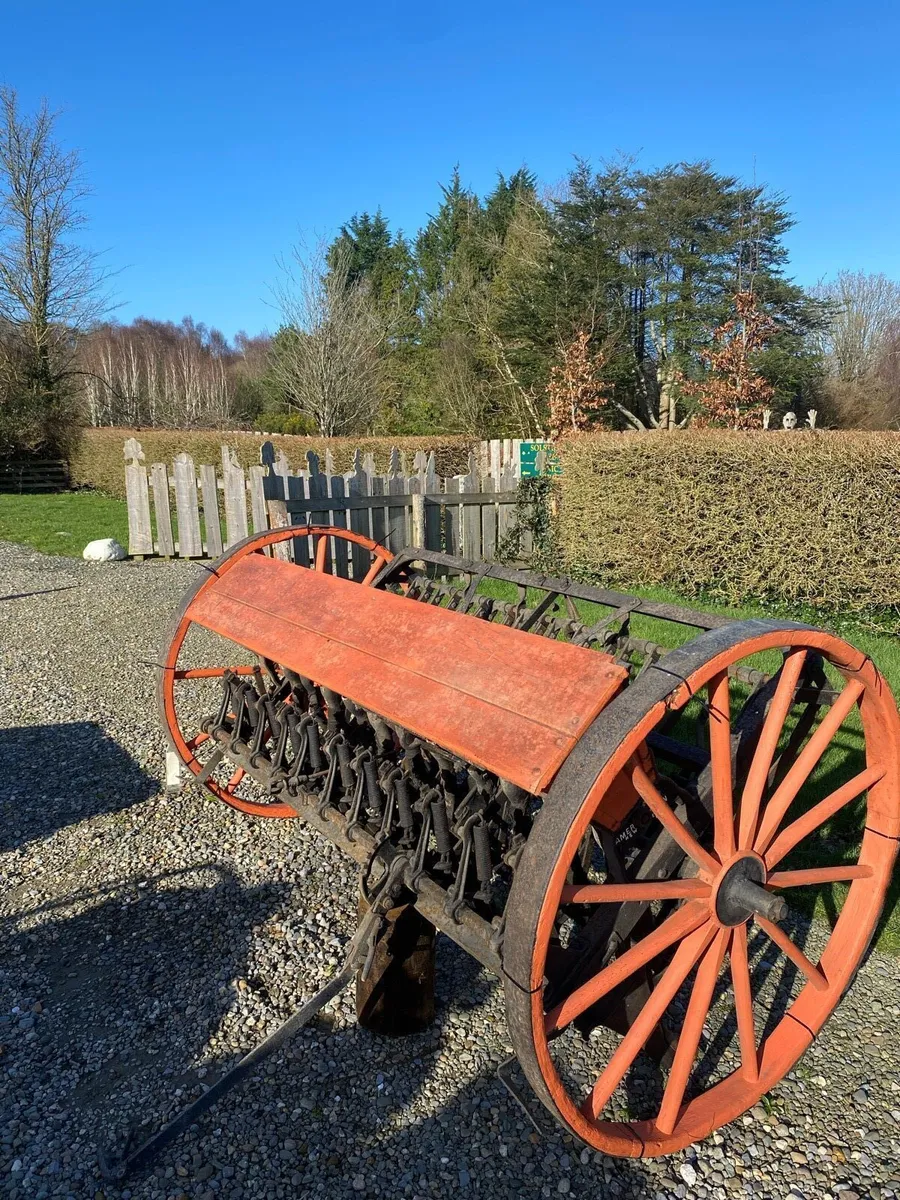 Museum pieces - Image 1
