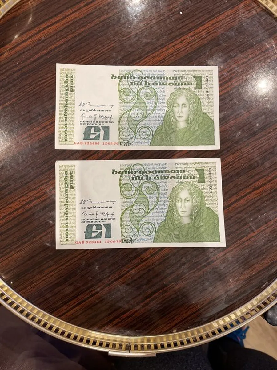 notes x2 immaculate condition - Image 1