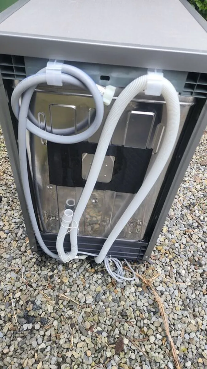 Beko 10 Place Slimline Freestanding Dishwasher 45cm - Silver | DVS04020S - Image 4