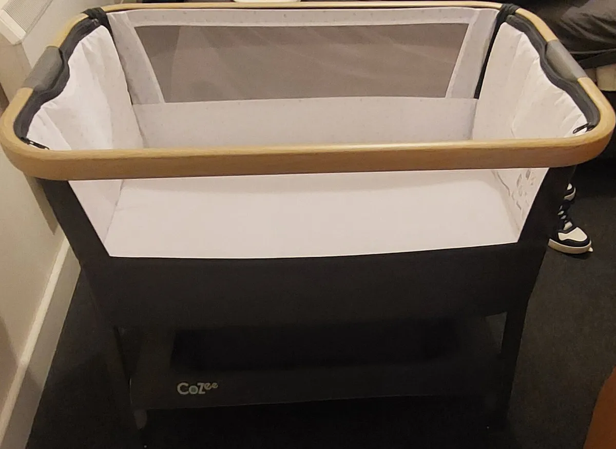 Tutti Bambini CoZee Lite Bedside Crib Charcoal - Image 3
