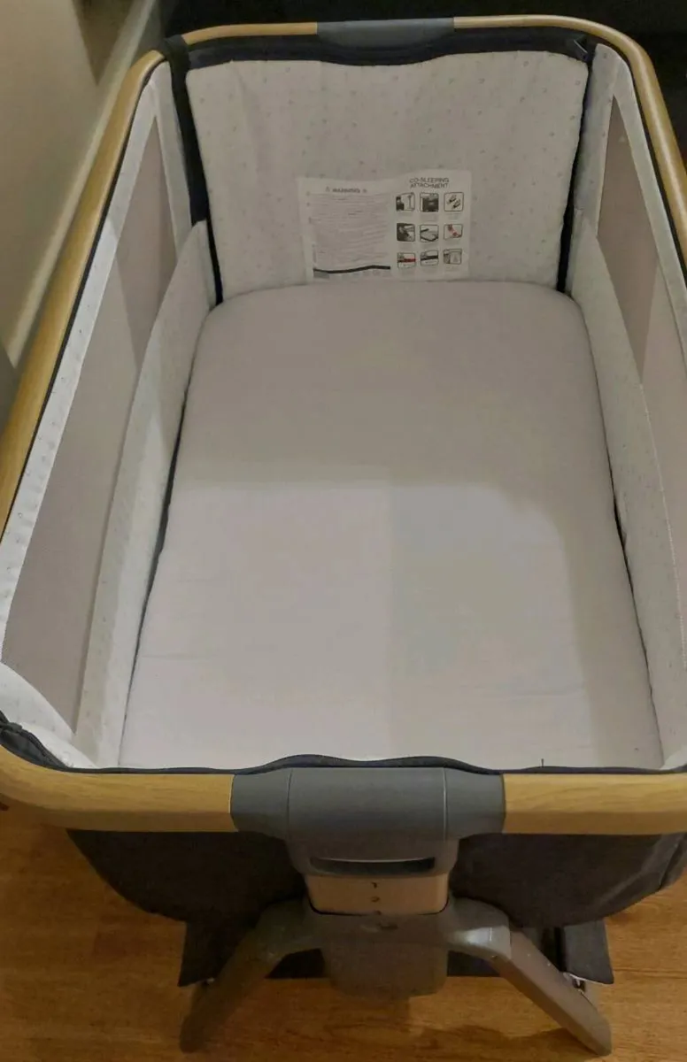 Tutti Bambini CoZee Lite Bedside Crib Charcoal - Image 4