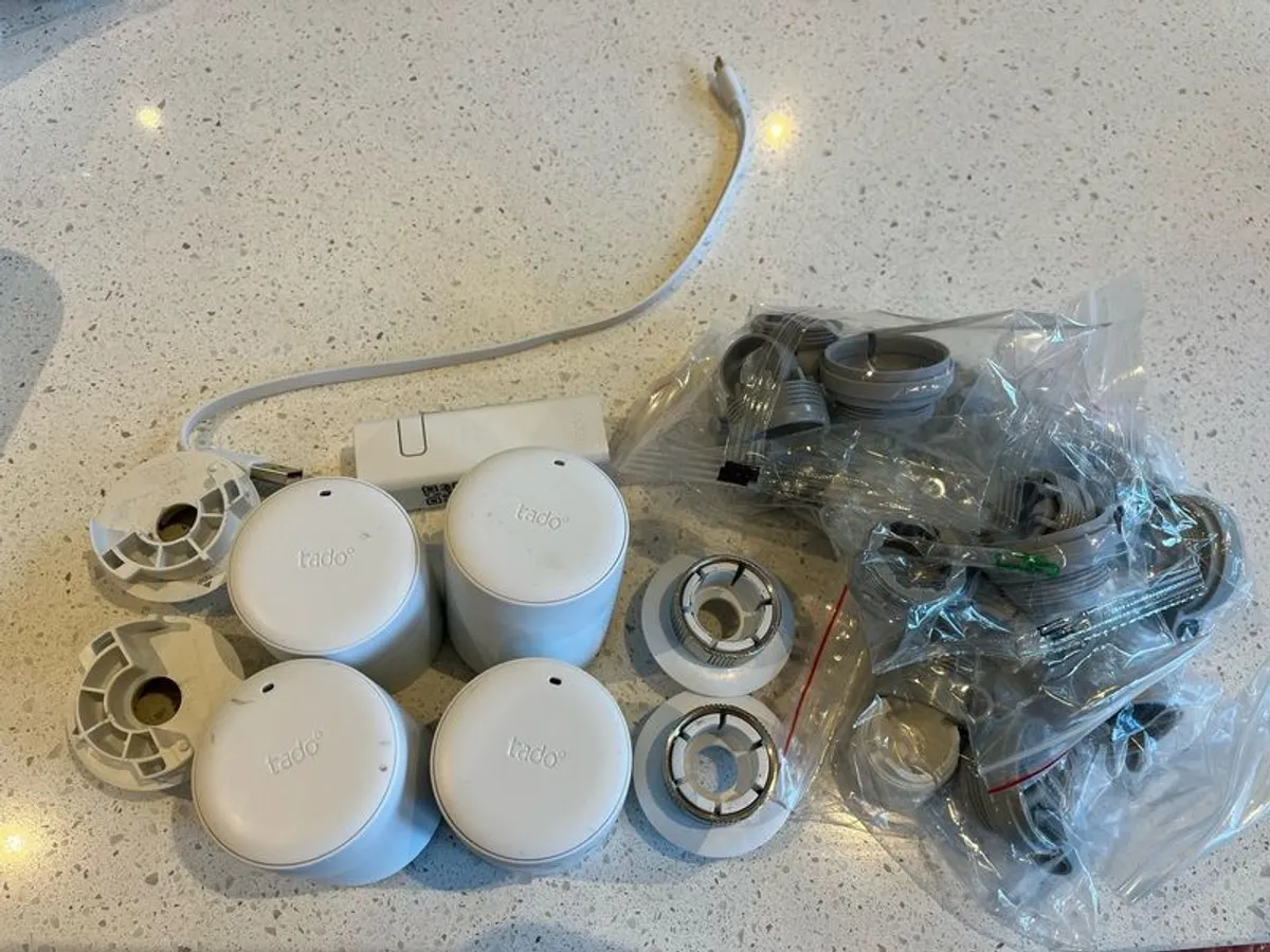 Tado - 4x Smart TRVs + 1x Internet bridge - Image 1