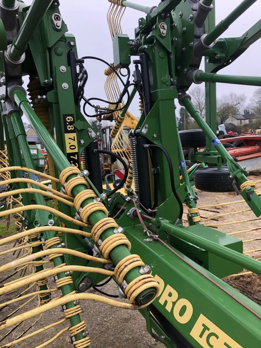 Krone 760 plus rake as new - Image 4