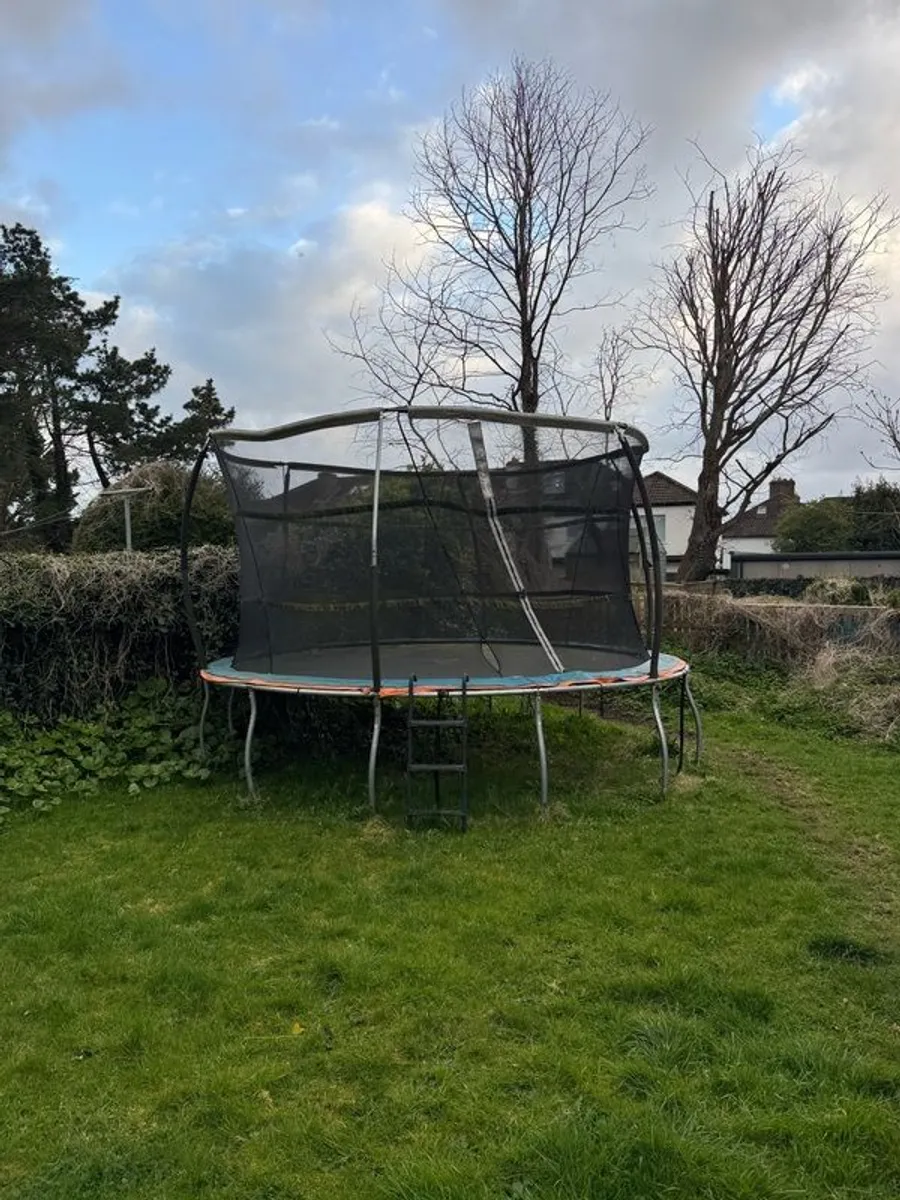 trampoline: large old trampoline - Image 1