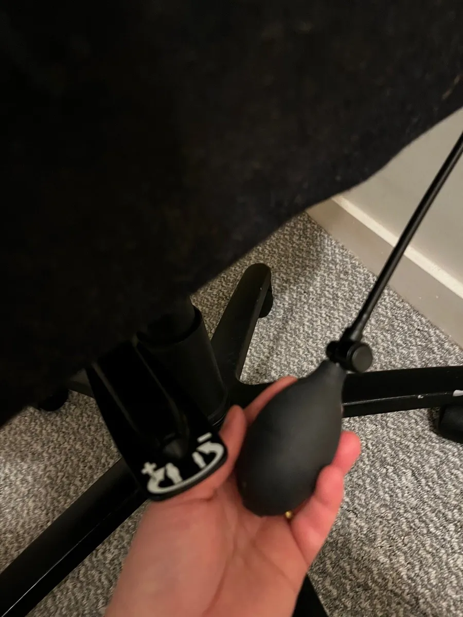 FREE To a good home Office/gaming chair - Image 4