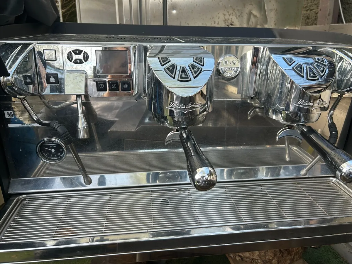 coffee machine less than a year of use LIKE NEW - Image 2