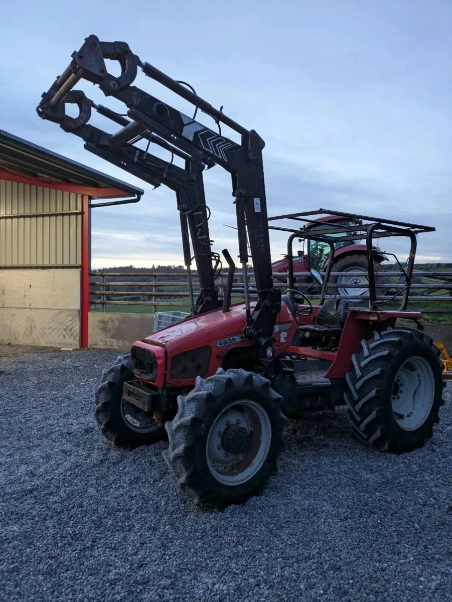 Massey self leveling loader - Image 2